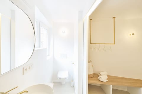 Design Double Room, Private Bathroom, City View (5) | Bathroom