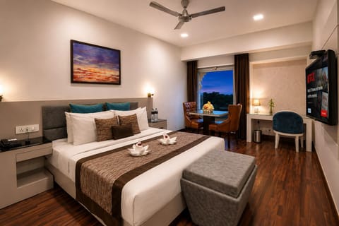 Superior Double Room | In-room safe, desk, iron/ironing board (on request), WiFi (free)