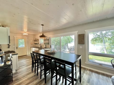 Dining for 8 with view of the lake.