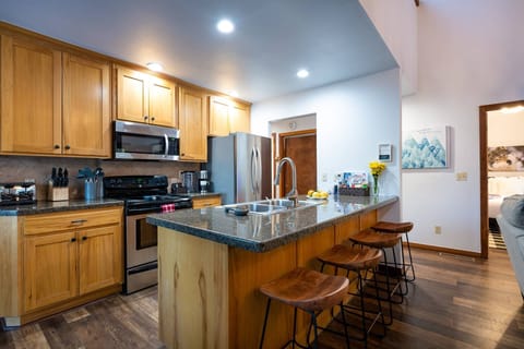 Pull up a bar stool and enjoy a home cooked meal or hit the town and visit our local eateries for a cocktail or top notch dining.