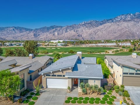 Escena Soñadora House! 3 bed, 2.5 bath with golf course with San Jacinto views!