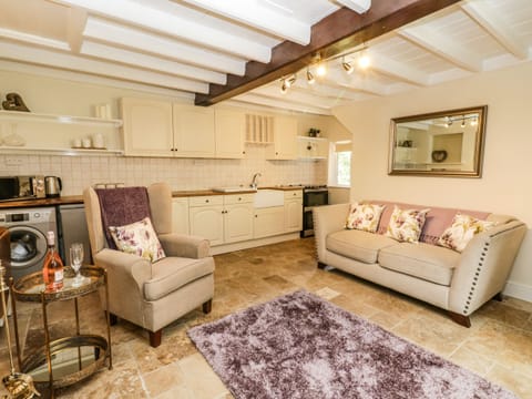 Cottage | Living room | Fireplace