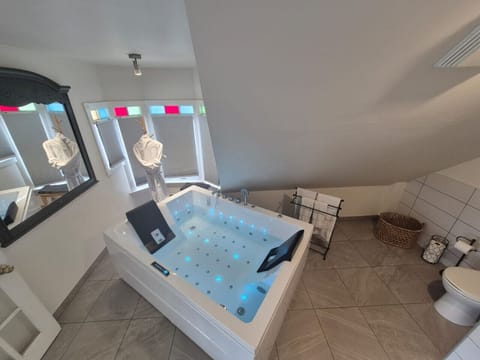 Two-person Jacuzzi