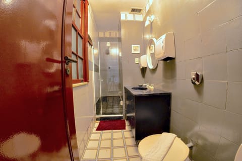 Comfort Room | Bathroom | Shower, towels