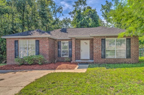 Pensacola Vacation Rental | 3BR | 2BA | 1 Step Required for Entry | 1,355 Sq Ft