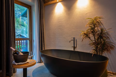 Deluxe Suite, Sauna | Room amenity
