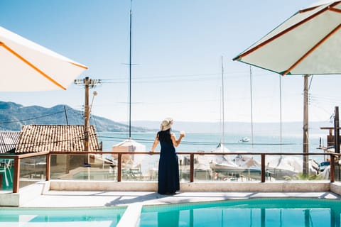 Outdoor pool, pool umbrellas, sun loungers