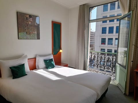 Twin Room | Minibar, desk, blackout drapes, free WiFi