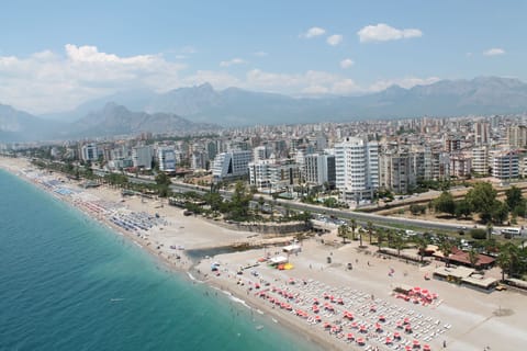 Beach nearby, white sand, beach cabanas, sun loungers