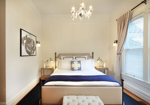 King Room | Premium bedding, iron/ironing board, free WiFi