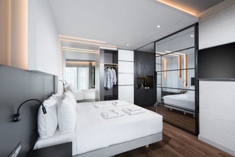 Exclusive Suite | Premium bedding, memory foam beds, minibar, in-room safe