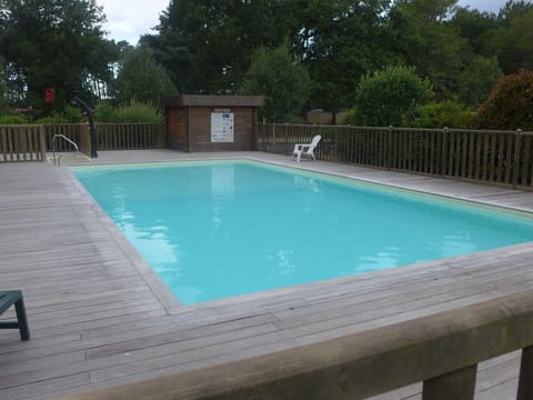 Water, Property, Plant, Swimming Pool, Azure, Rectangle, Wood, Tree, Grass