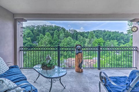 Gatlinburg Vacation Rental | 2BR | 2BA | 1,200 Sq Ft | Elevator Access