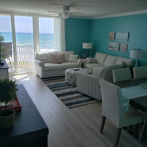 Sliders to balcony overlooking the beach