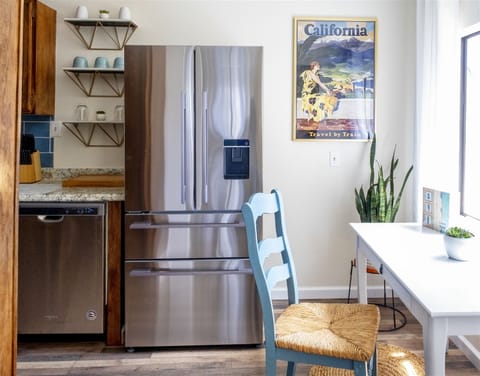 Sea La Vie - The entrance to the kitchen