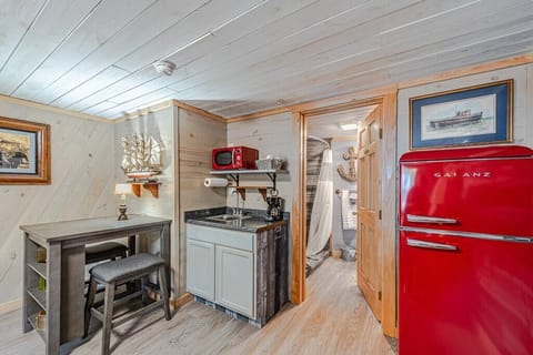 Workstation and Kitchenette 