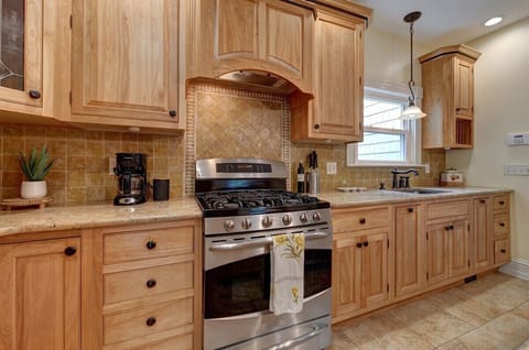 Beautiful renovated kitchen- gas stove, coffee maker, electric tea kettle