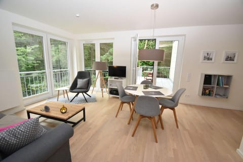 Bright, spacious living room with access to the balcony