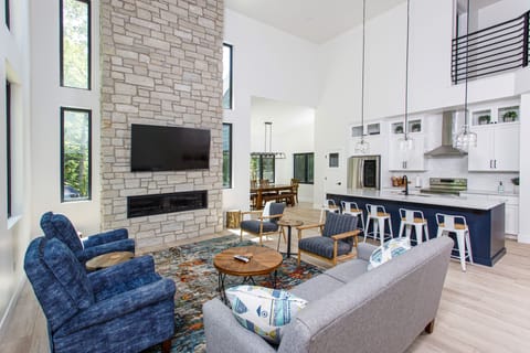 Beautiful, open concept perfect for gathering!