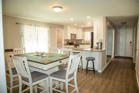 Dining room, bar and kitchen 