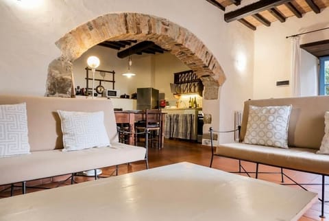 Salotto e cucina bosso