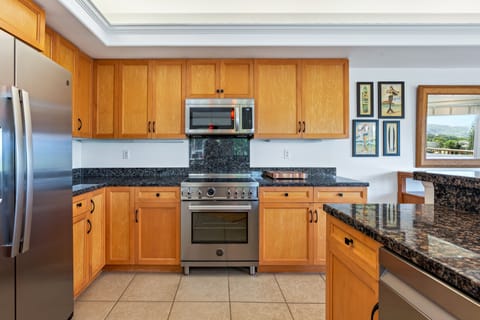 Condo, 3 Bedrooms | Private kitchen | Fridge, oven, coffee/tea maker, toaster