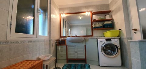 Apartment | Bathroom | Combined shower/tub, deep soaking tub, free toiletries, hair dryer