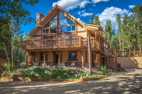 Welcome to Private Family Mountain Getaway- Dog Friendly!