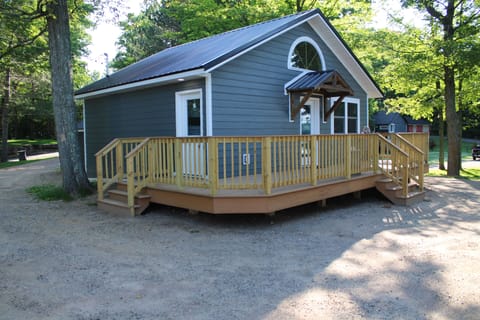 Second entry to home goes directly to
finished basement