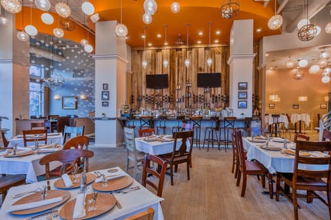 Lunch and dinner served, seafood