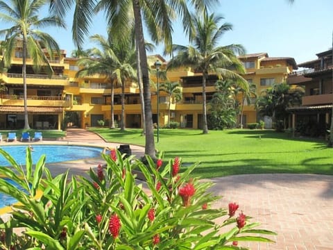Surroundings/Pool