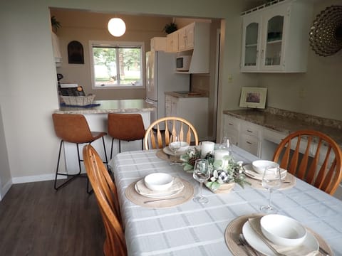 Small dining area in kitchen.