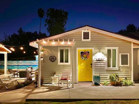 This little gem is tucked away from the busy streets to have a nice and quiet sleep.