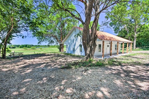 Grove Vacation Rental | 2BR | 1.5BA | 930 Sq Ft | Step-Free Access