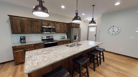 7619f70f-4103-4c6e-9552-e9aaa56d5699