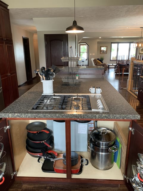 Fully stocked kitchen!