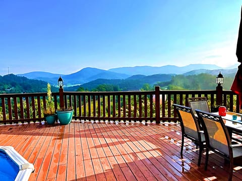 Expansive Mountain Views of the Smoky Mountain Landscape from the back deck