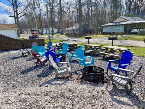 Firepit & Grilling Area