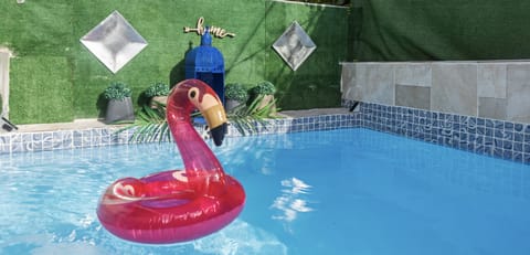 3/Feet Pool