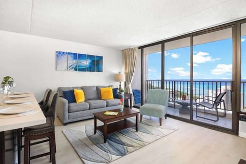 Overview of this beautiful condo with a stunning ocean view!