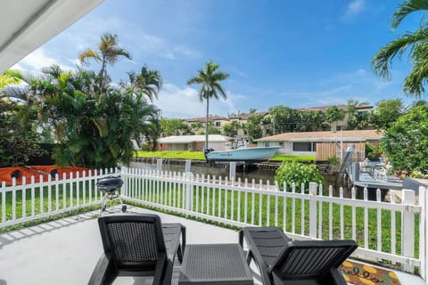 Use the provided beach towels on the loungers for a true Florida experience. Peep that charcoal grill?! Bring the steaks