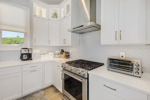 6 burner gas range, Toaster over with convection/air fry option