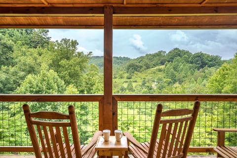 Tennessee Tranquility Deck View