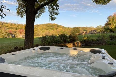 Relax in the hot tub overlooking the South Course and bask in the expansive view of the stars at night.