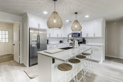 Updated luxury kitchen with all the amenities