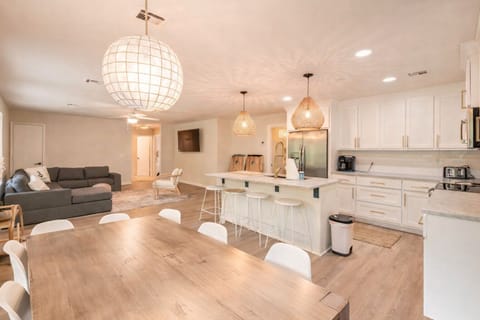 Open Kitchen/Living?Dining