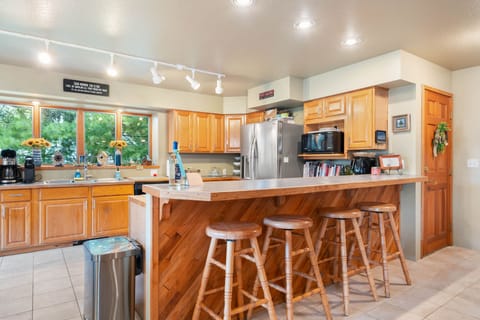 Fully stocked kitchen - you will not be disappointed! 