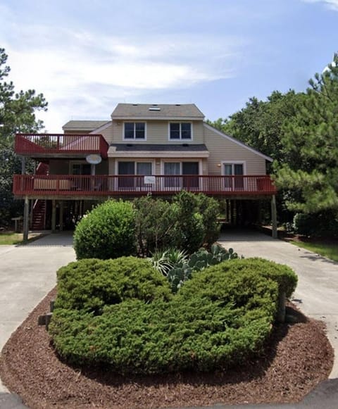 3,000 sq ft with wrap around deck and separate sun deck