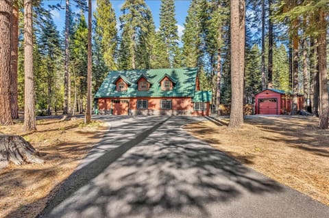 Plenty of parking for all your toys!!