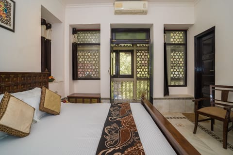 Classic Room | In-room safe, desk, iron/ironing board, free WiFi